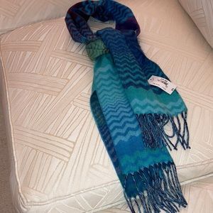 NWT-V. FRAAS  acrylic scarf with fringes